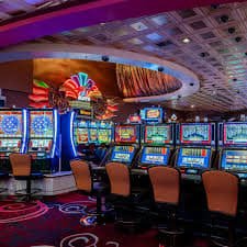 Contoh kombinasi kartu dan peringkat tangan dalam Casino Hold'em